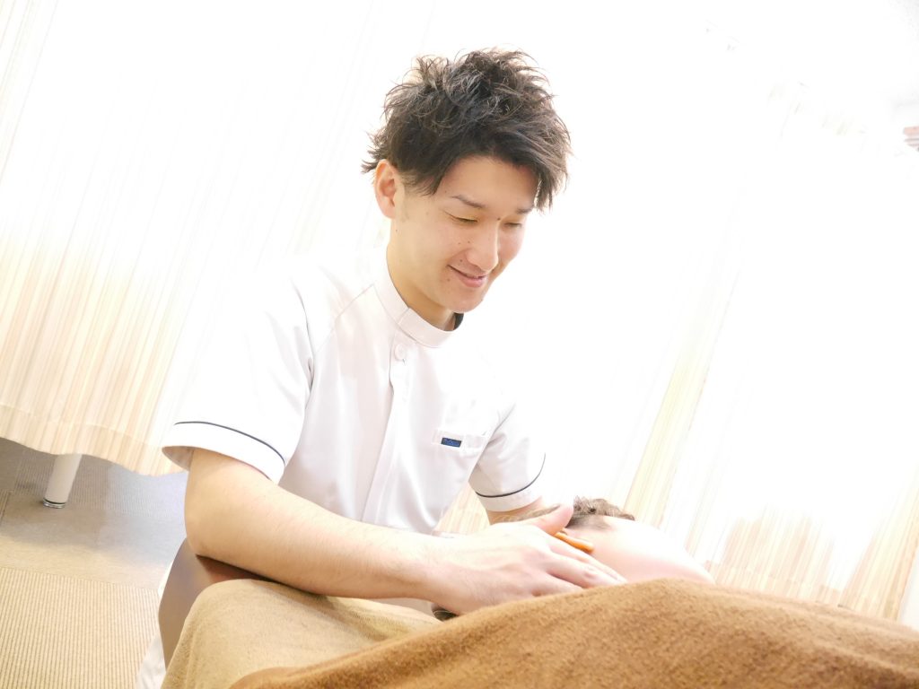 船橋市でむち打ち施術風景